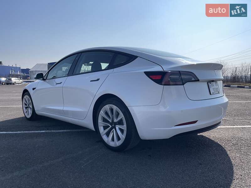 Седан Tesla Model 3 2022 в Ровно