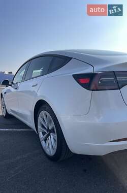 Седан Tesla Model 3 2022 в Ровно