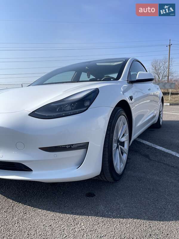 Седан Tesla Model 3 2022 в Ровно