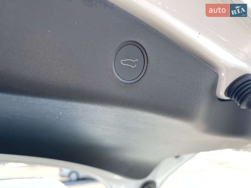 Седан Tesla Model 3 2022 в Ровно