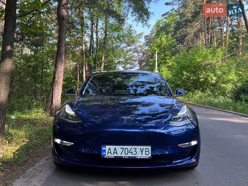 Седан Tesla Model 3 2019 в Києві