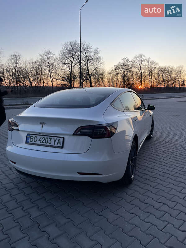 Седан Tesla Model 3 2023 в Тернополе