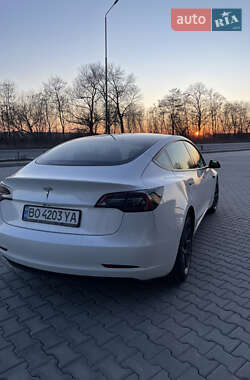 Седан Tesla Model 3 2023 в 