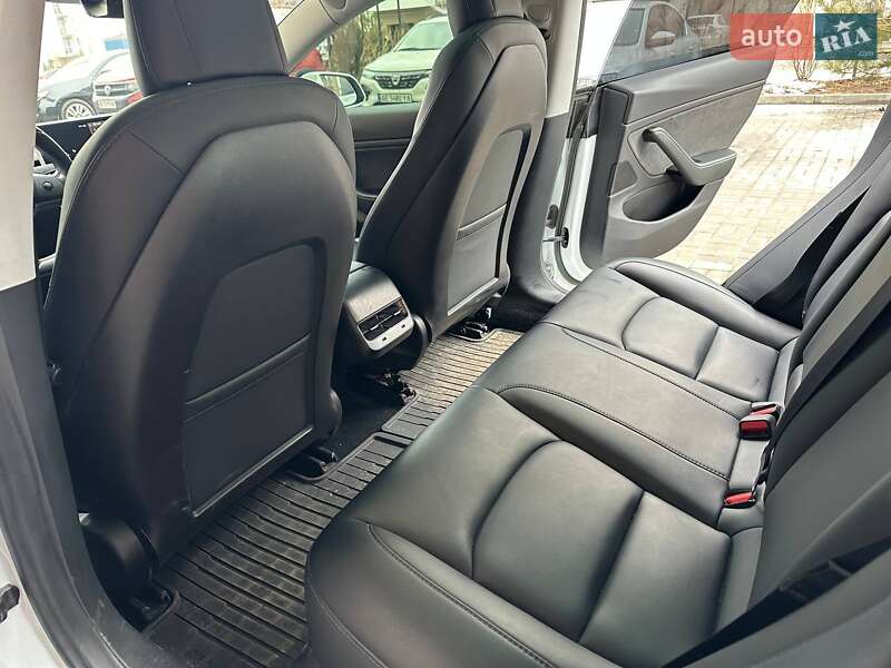 Седан Tesla Model 3 2019 в Дніпрі