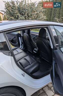 Седан Tesla Model 3 2022 в 
