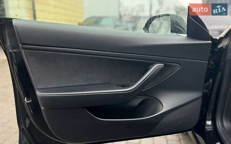 Седан Tesla Model 3 2019 в Івано-Франківську