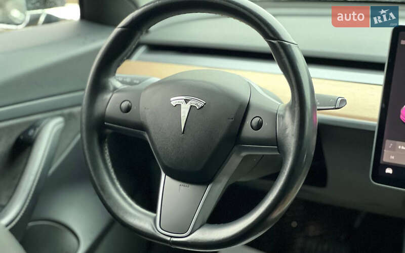 Седан Tesla Model 3 2019 в Івано-Франківську