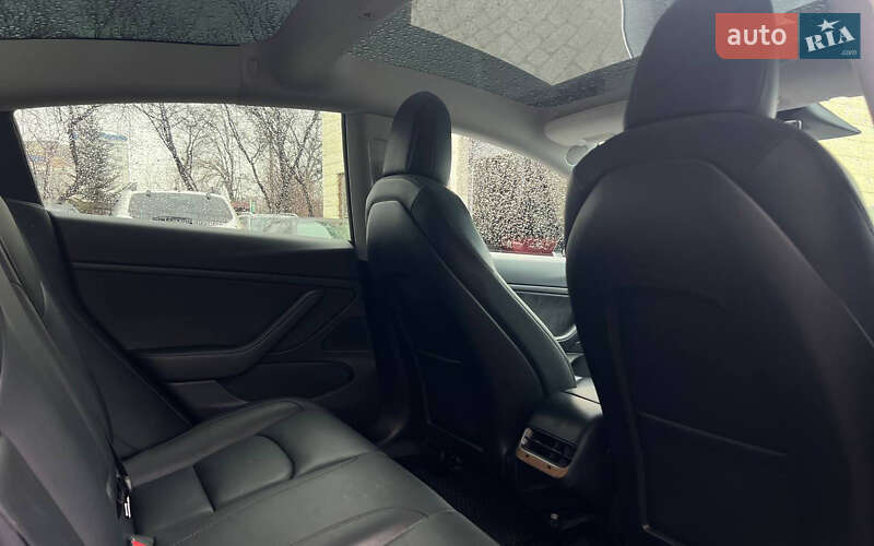 Седан Tesla Model 3 2019 в Івано-Франківську