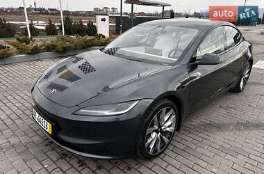 Седан Tesla Model 3 2023 в Хусте