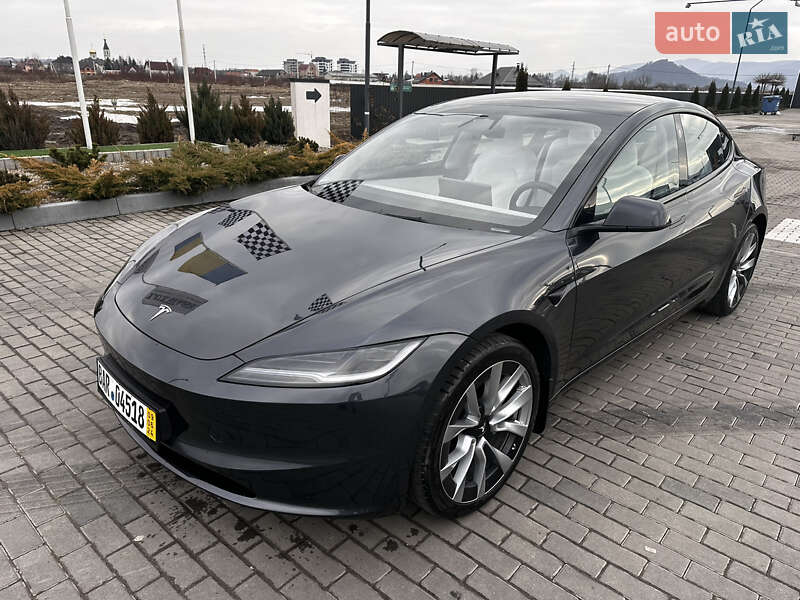 Седан Tesla Model 3 2023 в 