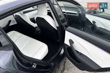 Седан Tesla Model 3 2023 в 