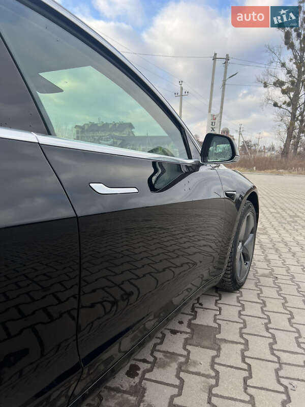Седан Tesla Model 3 2019 в Львові
