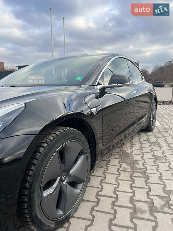 Седан Tesla Model 3 2019 в Львові