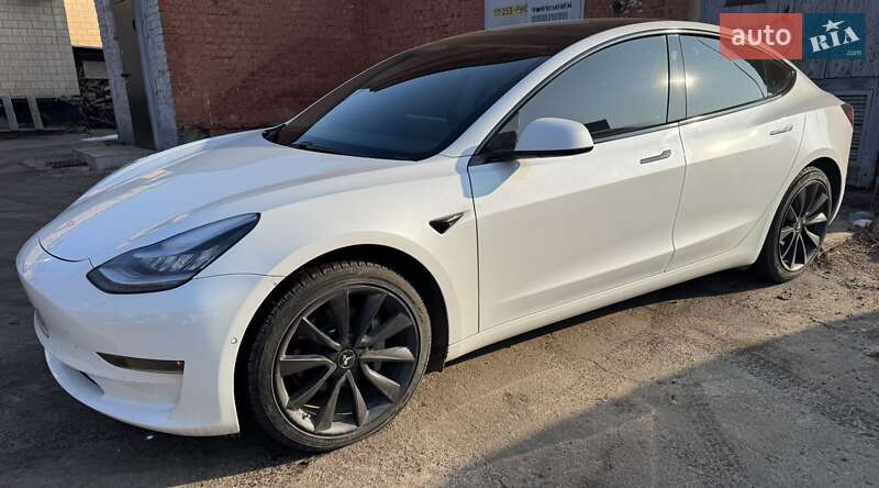 Седан Tesla Model 3 2019 в Чернигове