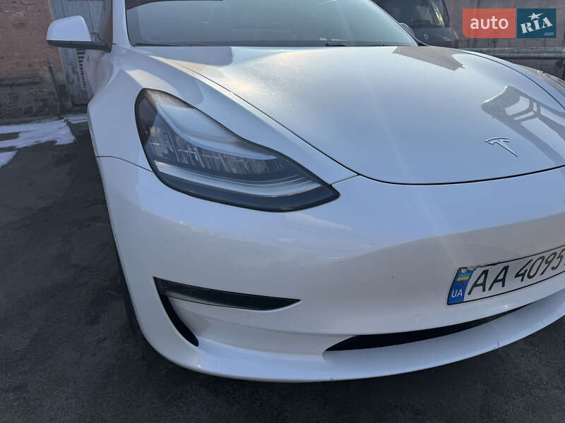 Седан Tesla Model 3 2019 в Чернигове