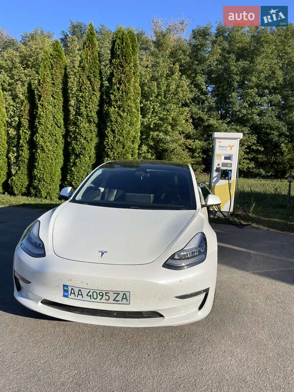 Седан Tesla Model 3 2019 в Чернигове