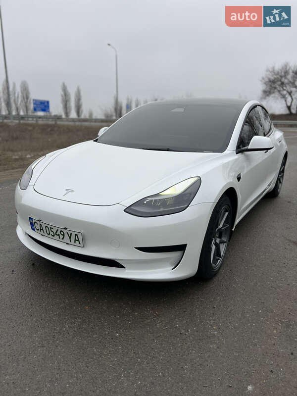 Седан Tesla Model 3 2021 в Золотоноше