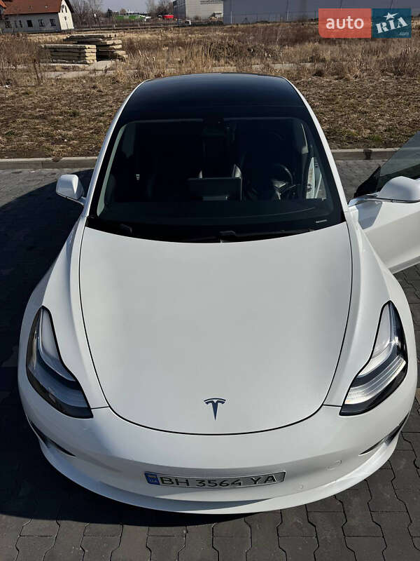 Седан Tesla Model 3 2019 в Львове