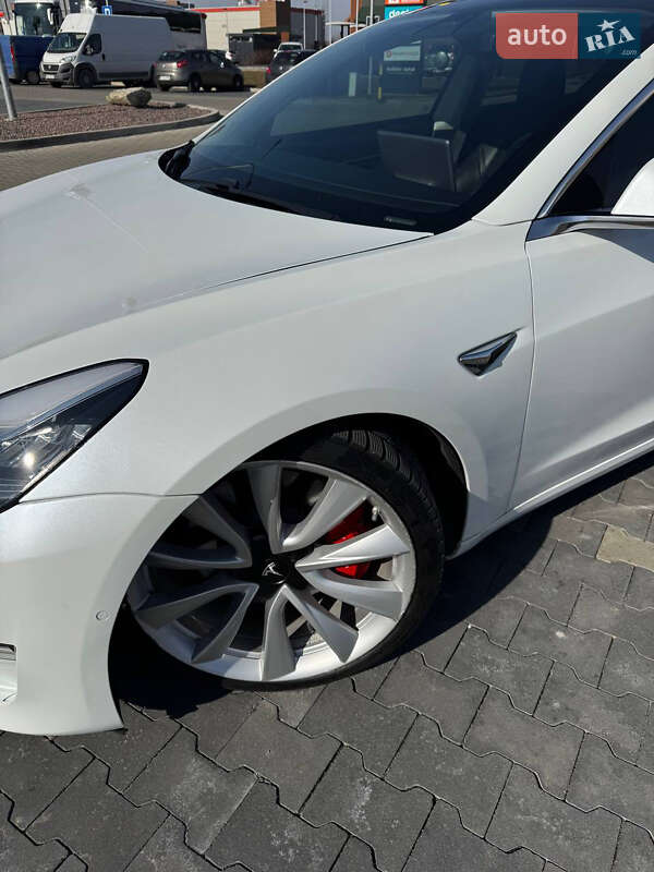 Седан Tesla Model 3 2019 в Львове