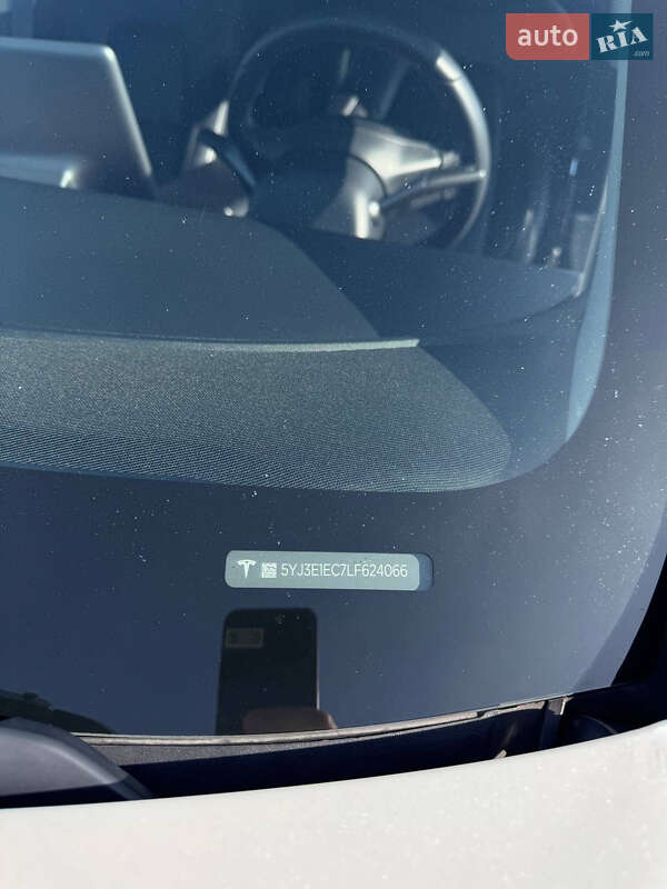 Седан Tesla Model 3 2019 в Львове