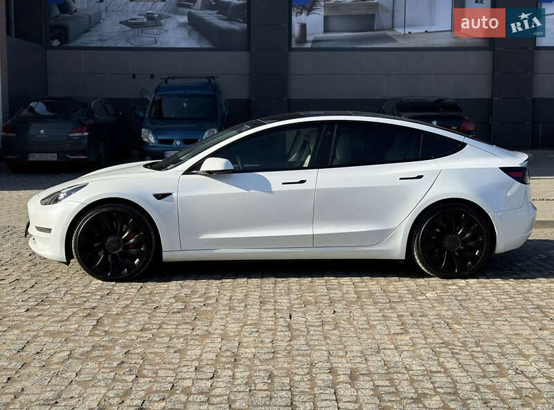 Седан Tesla Model 3 2021 в Львові