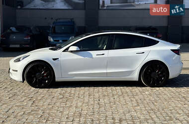 Седан Tesla Model 3 2021 в 