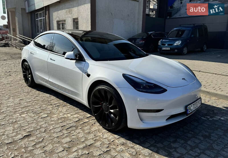 Седан Tesla Model 3 2021 в Львові