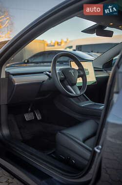 Седан Tesla Model 3 2022 в 