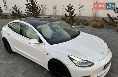Седан Tesla Model 3 2019 в 