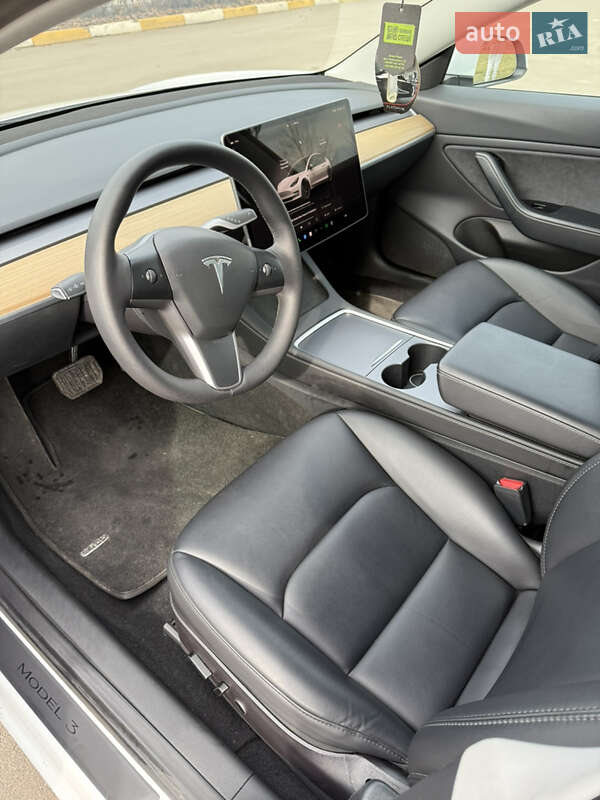 Седан Tesla Model 3 2023 в Києві