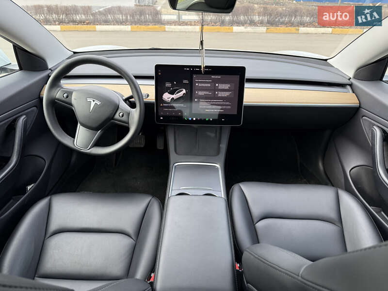 Седан Tesla Model 3 2023 в Києві