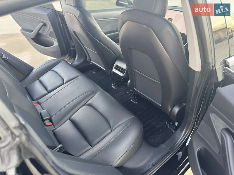 Седан Tesla Model 3 2019 в Шепетівці