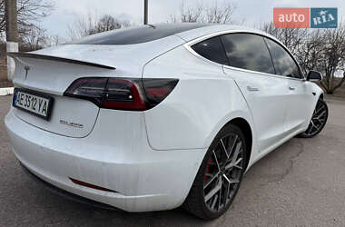 Седан Tesla Model 3 2019 в 