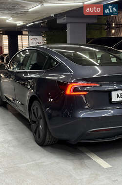 Седан Tesla Model 3 2024 в 