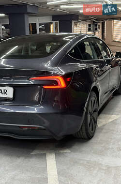 Седан Tesla Model 3 2024 в 