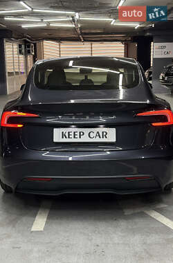 Седан Tesla Model 3 2024 в 