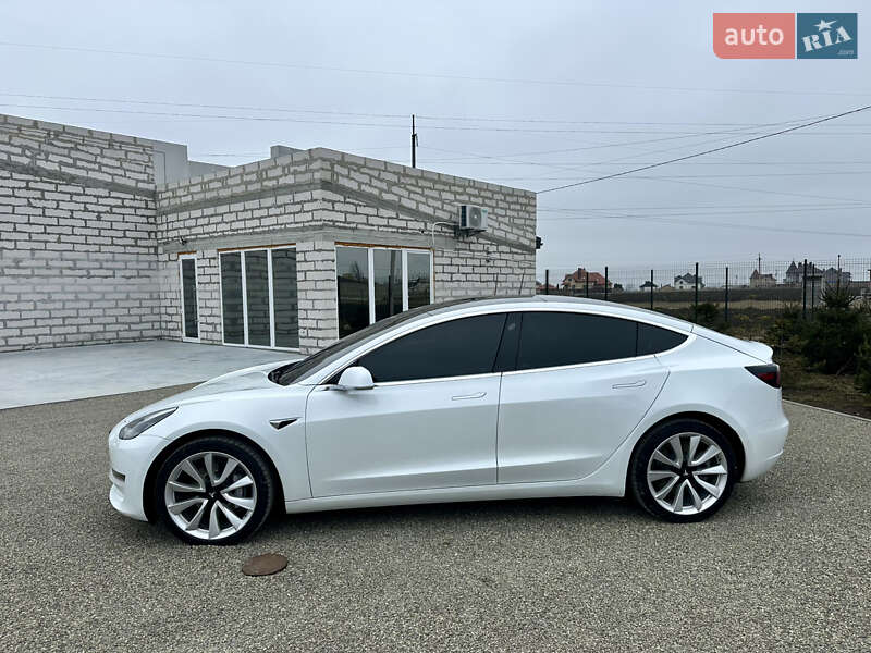 Седан Tesla Model 3 2020 в Тернополе