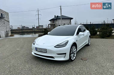 Седан Tesla Model 3 2020 в 