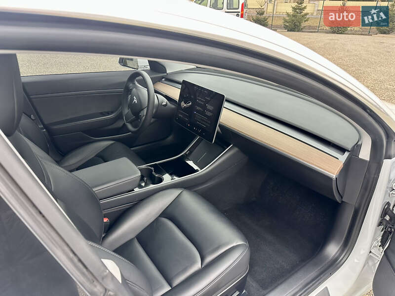 Седан Tesla Model 3 2020 в Тернополе