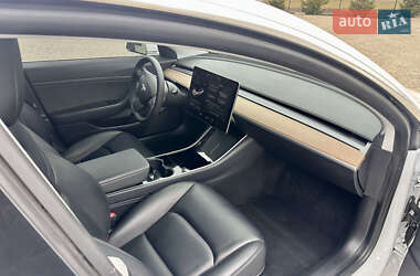 Седан Tesla Model 3 2020 в 