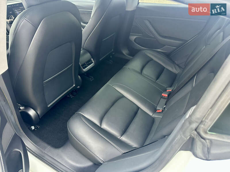 Седан Tesla Model 3 2020 в Тернополе