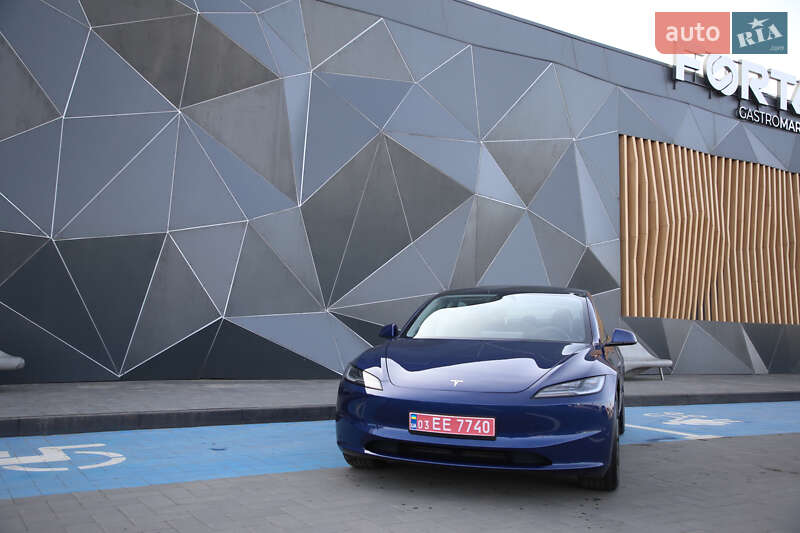 Седан Tesla Model 3 2024 в Луцке