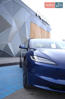 Седан Tesla Model 3 2024 в 