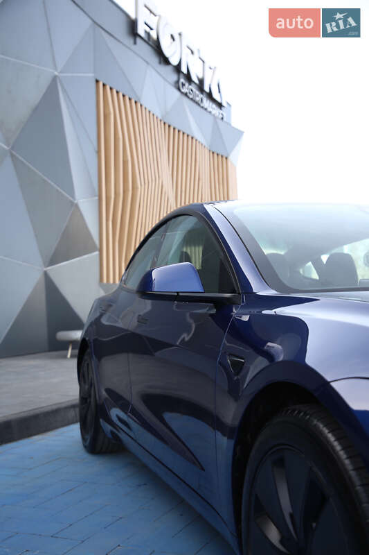 Седан Tesla Model 3 2024 в Луцке