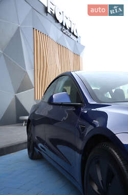 Седан Tesla Model 3 2024 в 