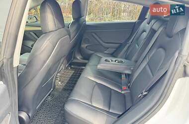 Седан Tesla Model 3 2022 в 