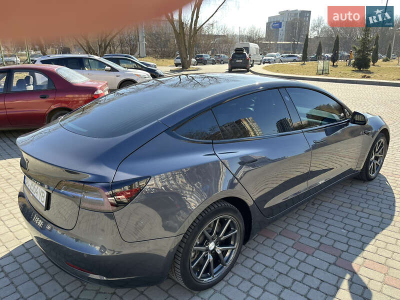 Седан Tesla Model 3 2018 в Львове