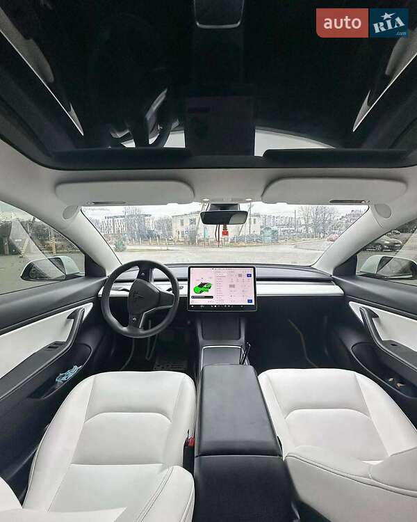 Седан Tesla Model 3 2021 в Львові