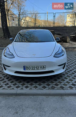 Седан Tesla Model 3 2020 в Тернополе