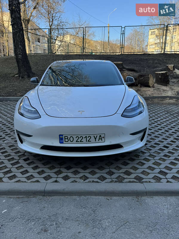 Седан Tesla Model 3 2020 в 